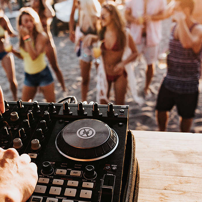 BEACH BEATS am Meinkenkai Hafenstrand